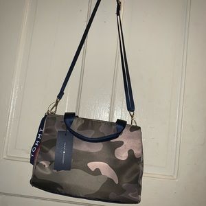 ❤️TOMMY HILFIGER PURSE❤️